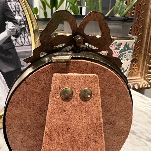 Vintage Oval Photo Frame - Picture 6 of 6